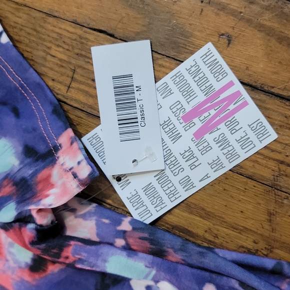 LuLaRoe Classic T Shirt - Picture 4 of 4